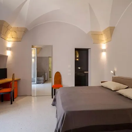 Dimora Storica Muratore Couette-café 4*