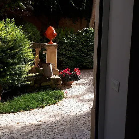 Dimora Storica Muratore Couette-café 4*