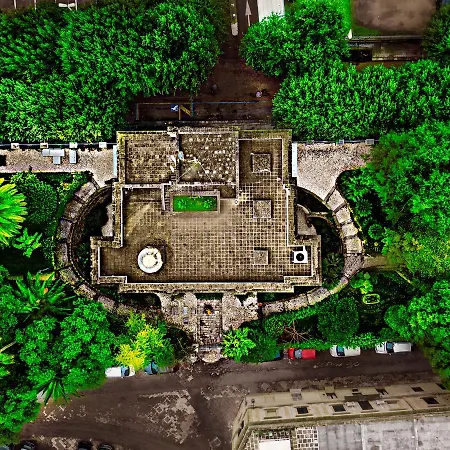 Dimora Storica Muratore Couette-café 4*